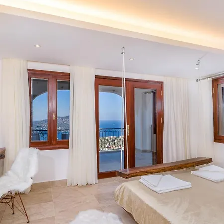 4 Bedroom Luxury 1210 *
