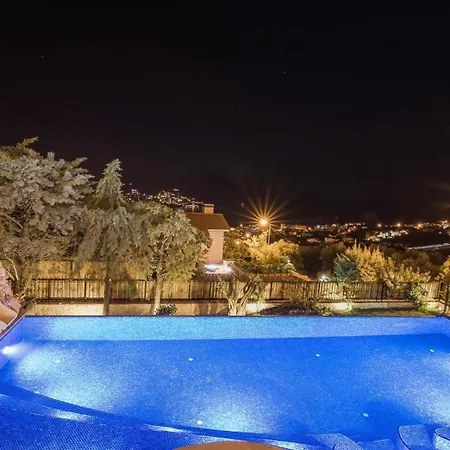 4 Bedroom Luxury 1210 Villa