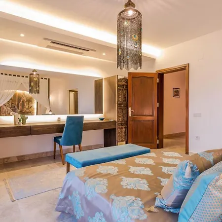 4 Bedroom Luxury 1210 Villa *