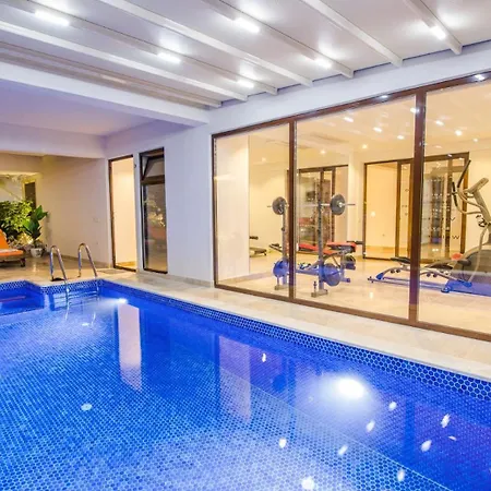 Villa 4 Bedroom Luxury 1210 *