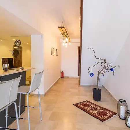 4 Bedroom Luxury 1210 Villa *