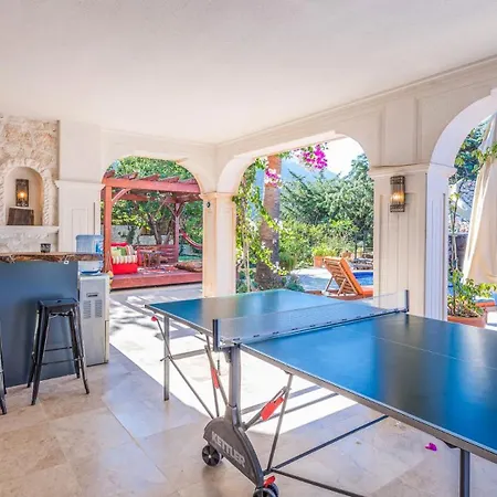 Villa 4 Bedroom Luxury 1210