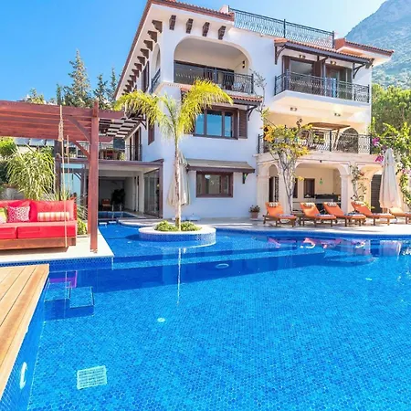 Villa 4 Bedroom Luxury 1210 *