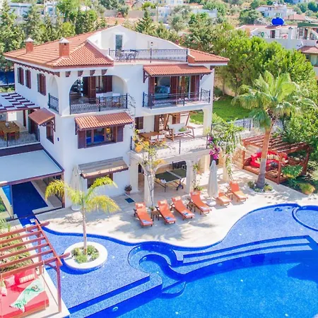 4 Bedroom Luxury 1210 Villa